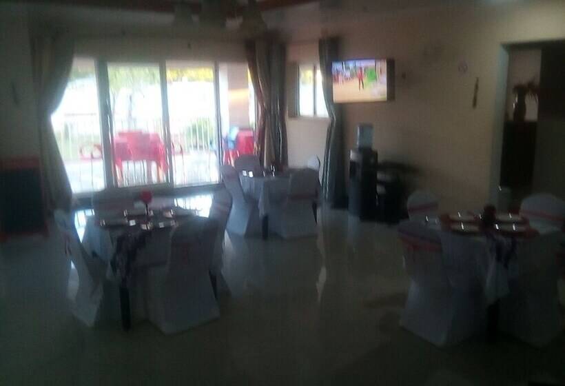 هتل Royal Olympia Lodges And Safaris Livingstone