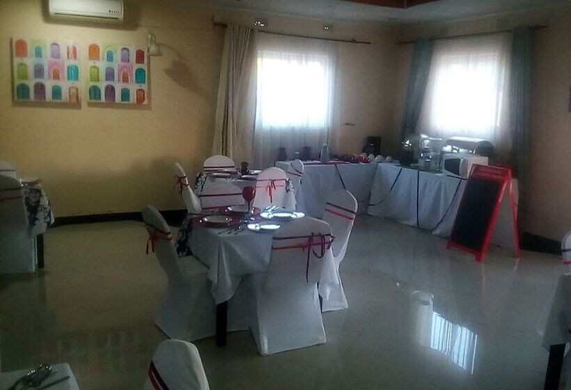 هتل Royal Olympia Lodges And Safaris Livingstone