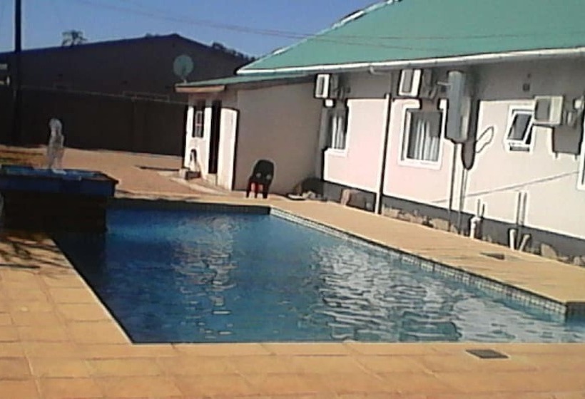 هتل Royal Olympia Lodges And Safaris Livingstone