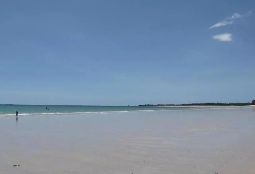 Kipepeo Beach And Village