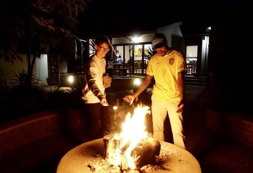 بنسيون Aerotropolis Guest Lodge