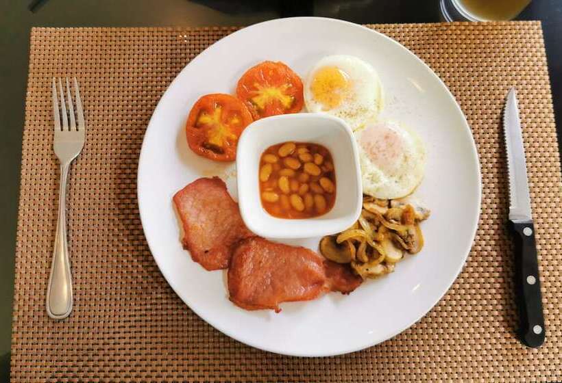 بنسيون Aerotropolis Guest Lodge