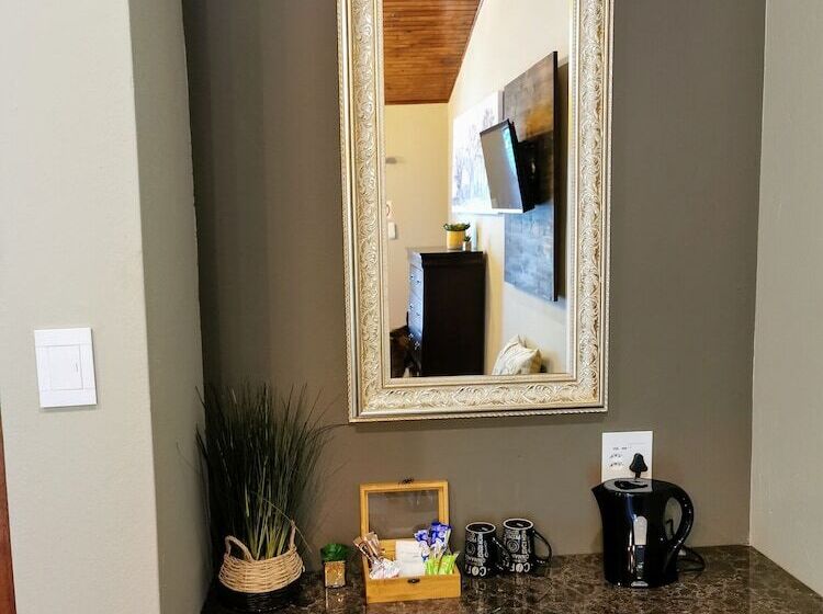 بنسيون Aerotropolis Guest Lodge