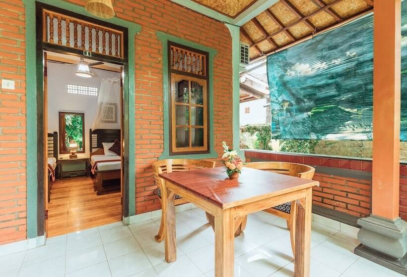 פנסיון Suastika Lodge