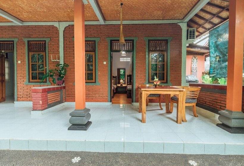 פנסיון Suastika Lodge