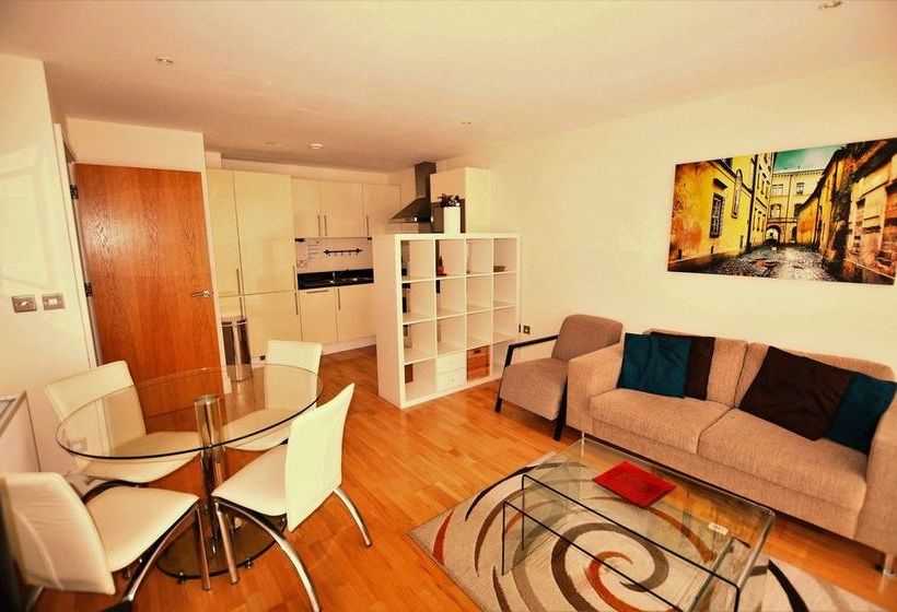 Zen Apartments   City Airport London