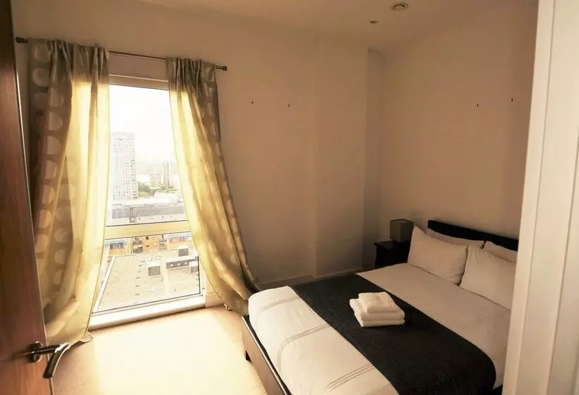 Zen Apartments   City Airport London