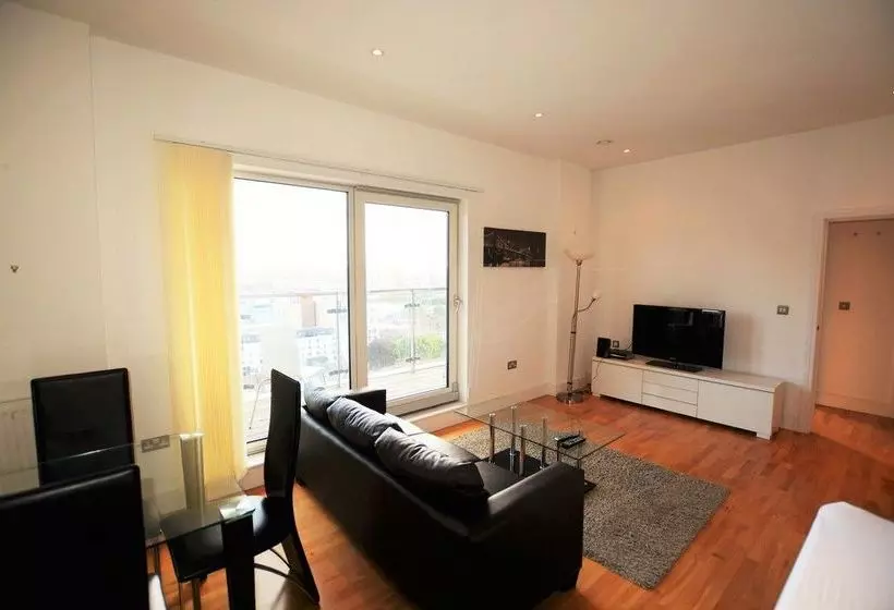 Zen Apartments   City Airport London