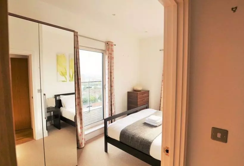 Zen Apartments   City Airport London