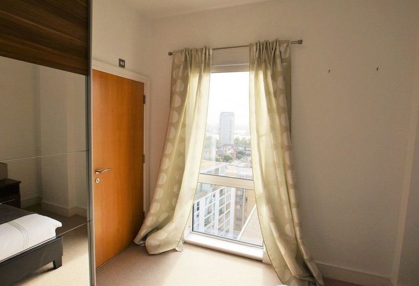 Zen Apartments   City Airport London