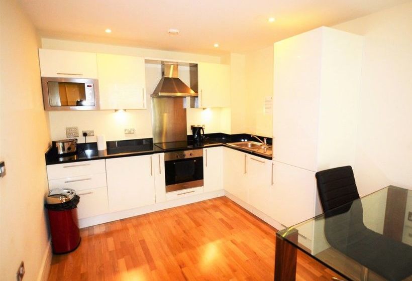 Zen Apartments   City Airport London