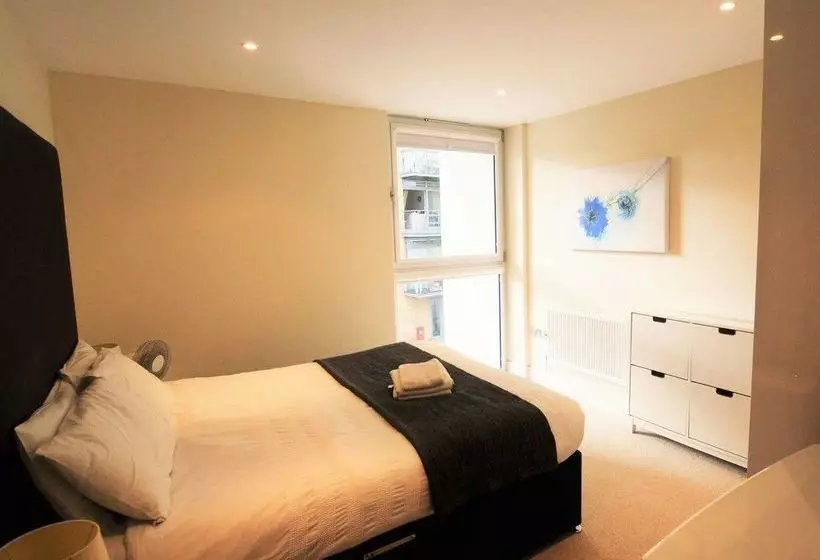 Zen Apartments   City Airport London