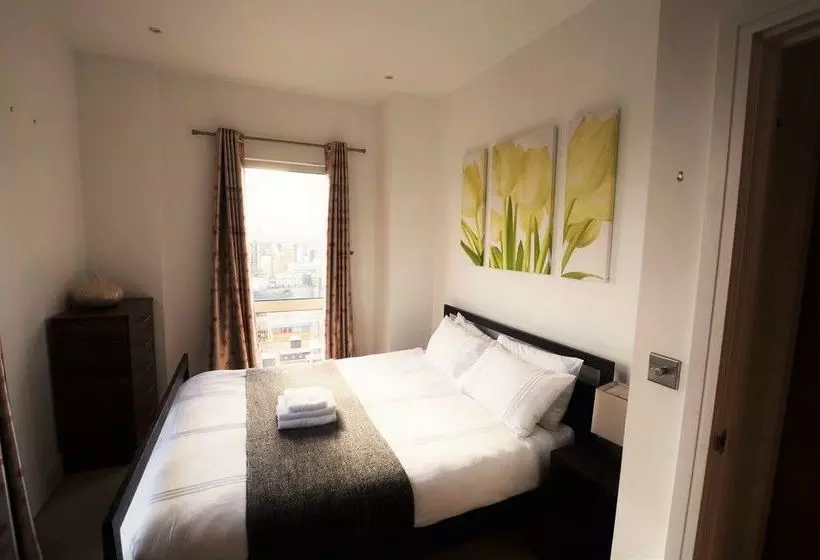 Zen Apartments   City Airport London