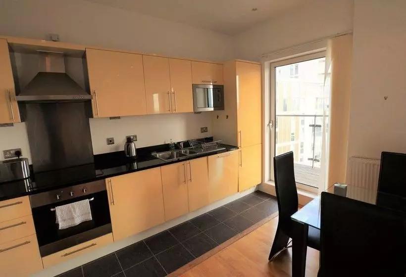 Zen Apartments   City Airport London