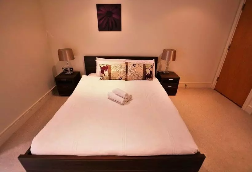 Zen Apartments   City Airport London