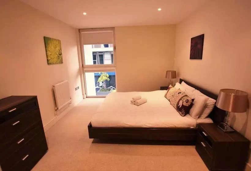 Zen Apartments   City Airport London