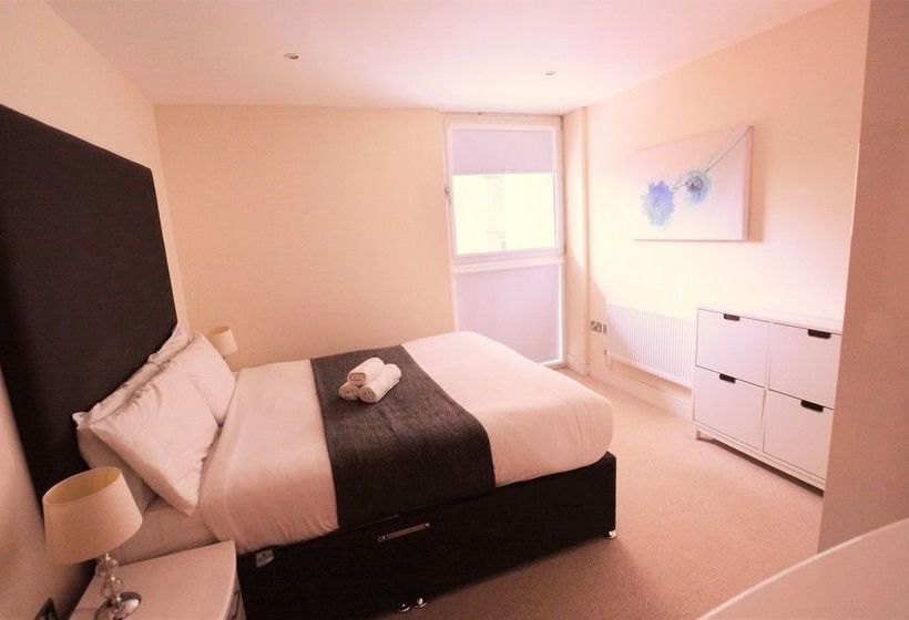 Zen Apartments   City Airport London