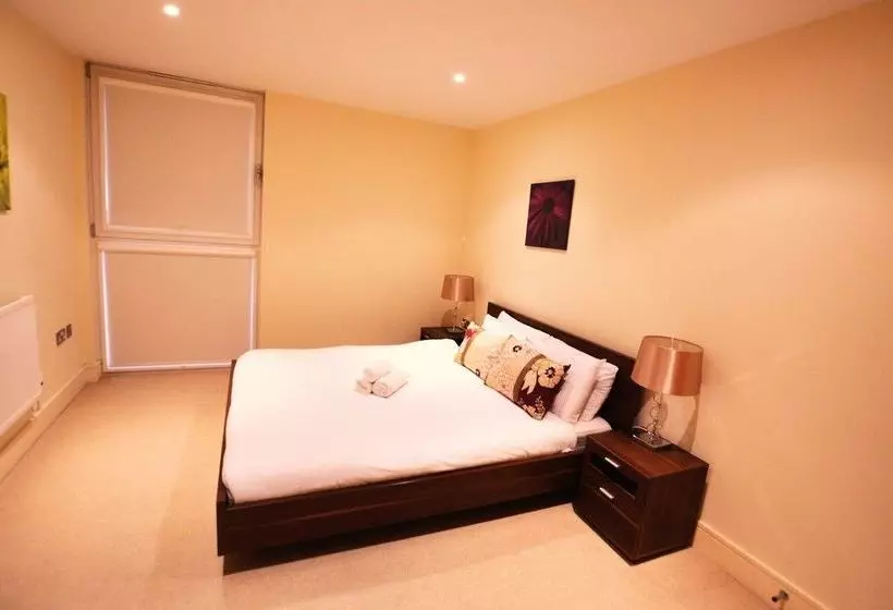 Zen Apartments   City Airport London