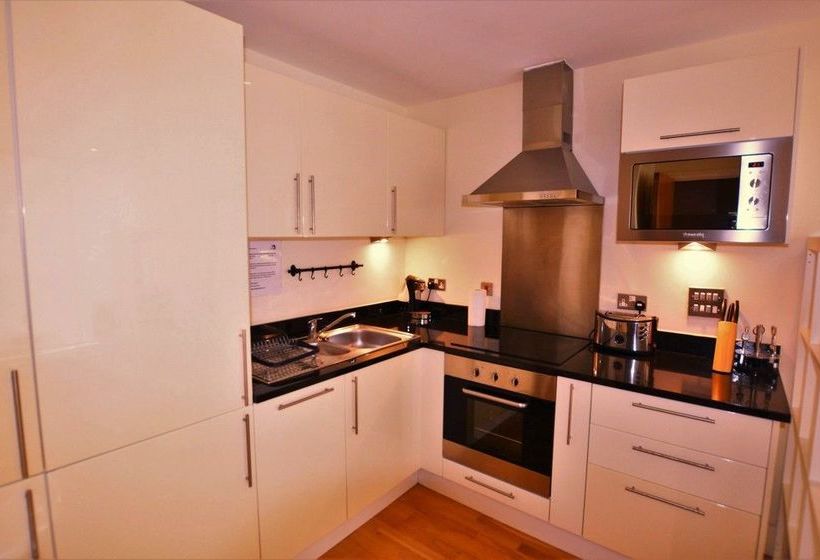 Zen Apartments   City Airport London