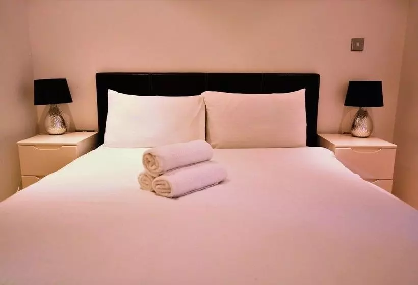 Zen Apartments   City Airport London