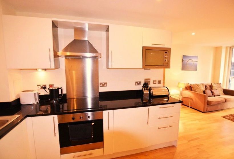 Zen Apartments   City Airport London