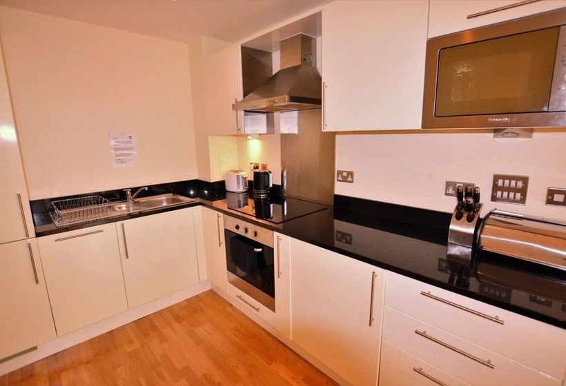 Zen Apartments   City Airport London