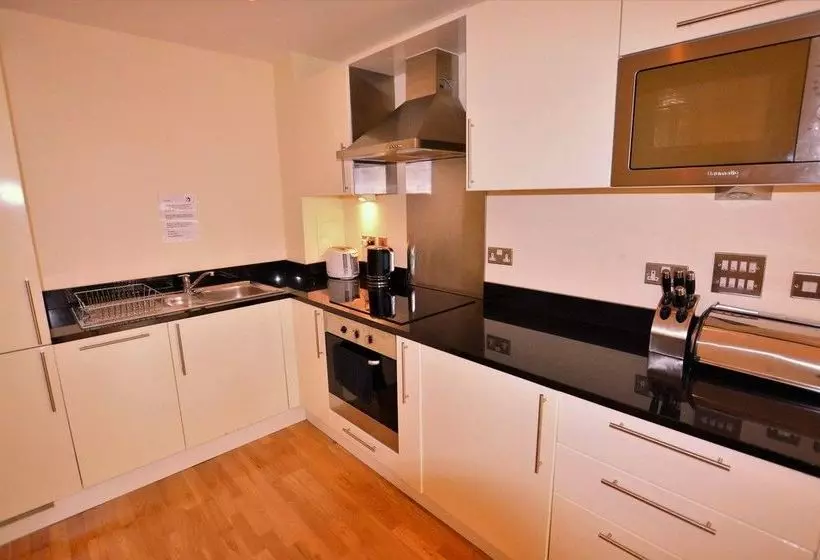 Zen Apartments   City Airport London