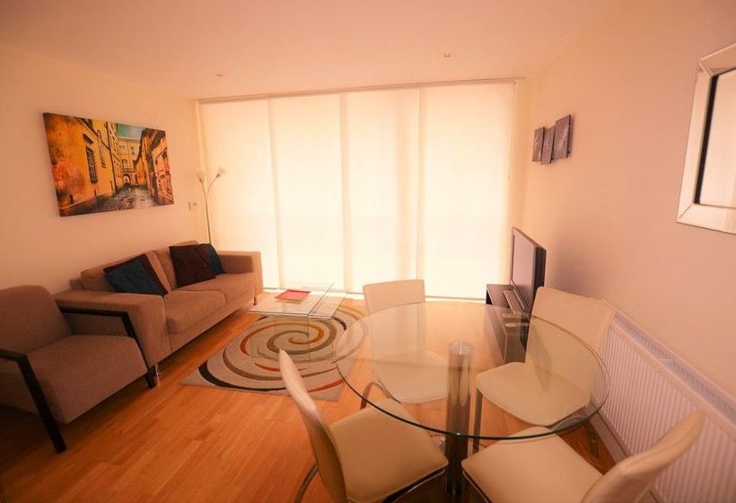 Zen Apartments   City Airport London