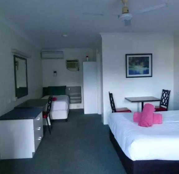 Azalea Motel
