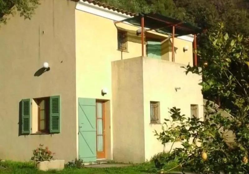 تختخواب و صبحانه A Casa Di L'alivu