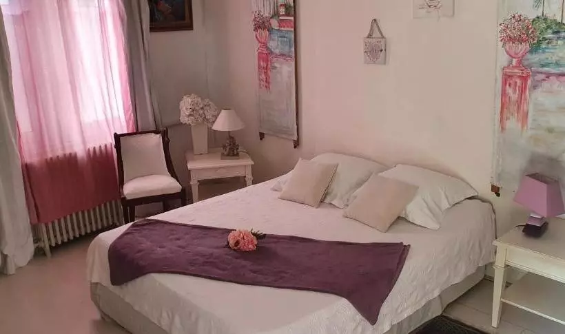 تختخواب و صبحانه L Oustalounet Chambres D Hotes