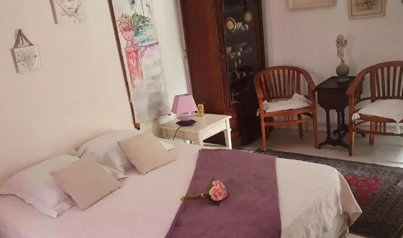 تختخواب و صبحانه L Oustalounet Chambres D Hotes