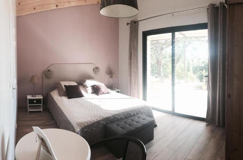 مبيت وإفطار Mas Auroma