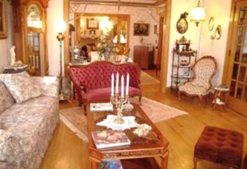 تختخواب و صبحانه Port City Victorian Inn