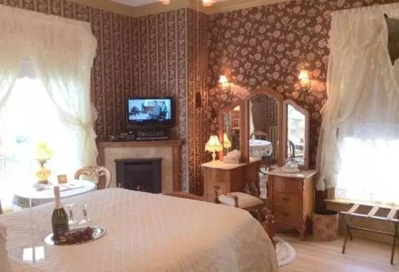 تختخواب و صبحانه Port City Victorian Inn