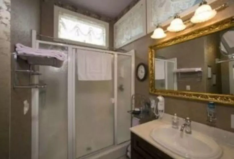 تختخواب و صبحانه Port City Victorian Inn