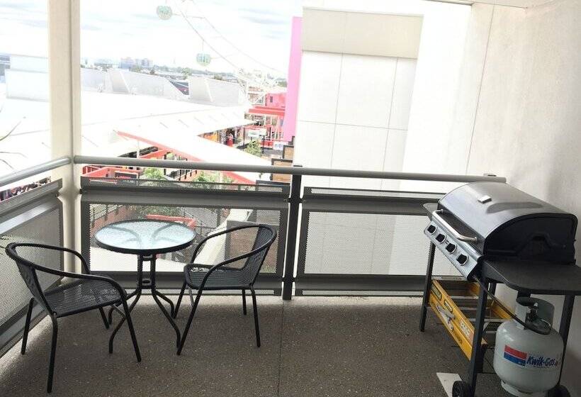 Harbour Town Apartment