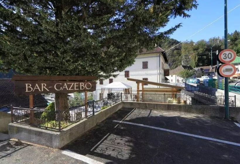 ホテル Albergo Alle Alpi