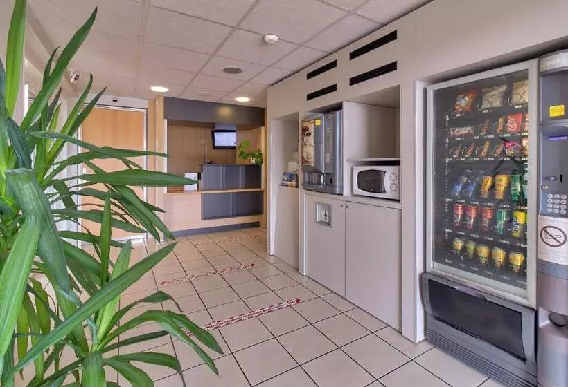 B&b Hotel Pau Lescar