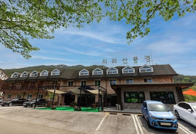 فندق Camp Jirisan Parkview