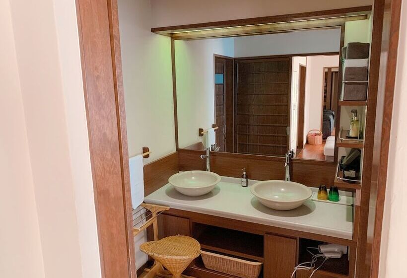 فندق Shodoshima International