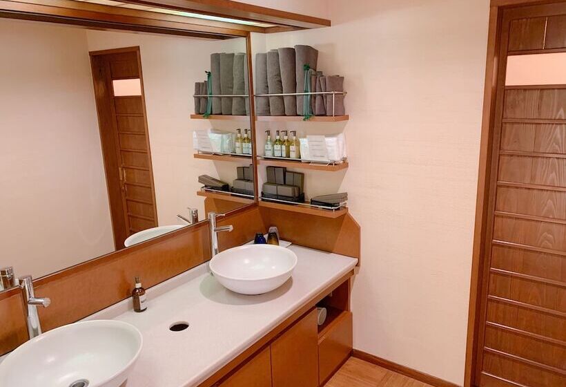 فندق Shodoshima International