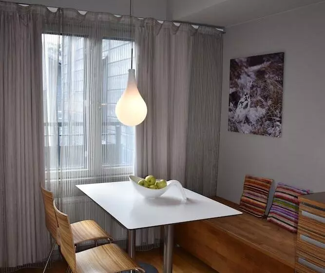 Levi Suites Unna Mànnu