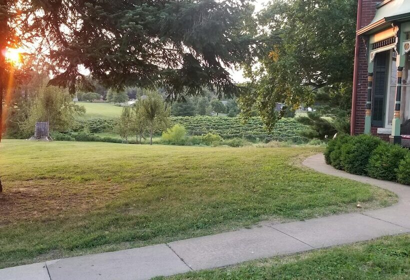 The Nauvoo Grand Bed & Breakfast