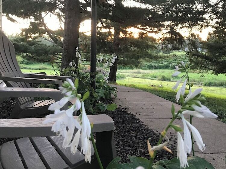 The Nauvoo Grand Bed & Breakfast