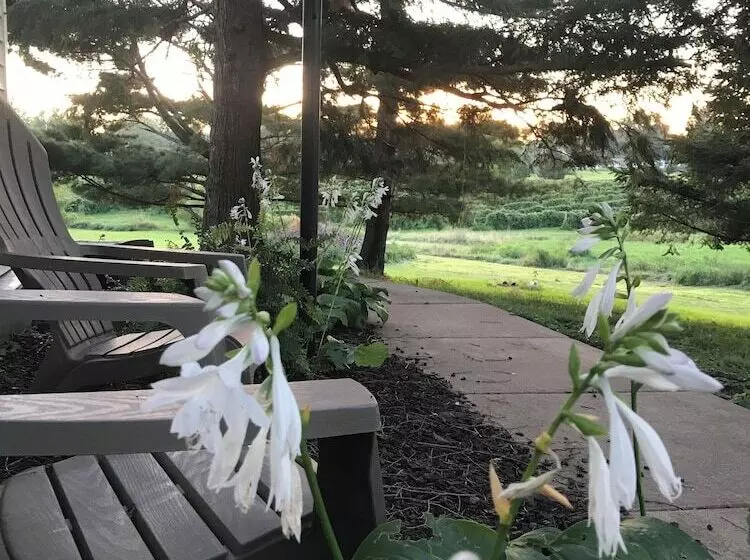 The Nauvoo Grand Bed & Breakfast