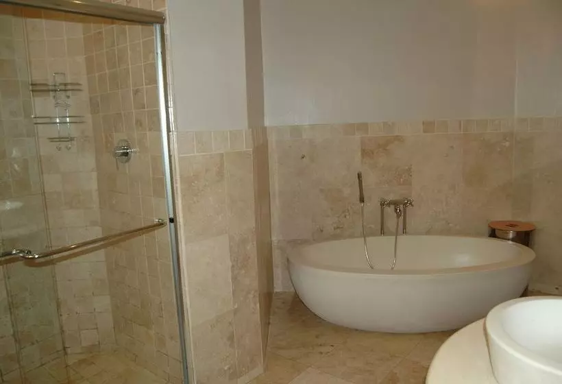 تختخواب و صبحانه Rainbird B And B