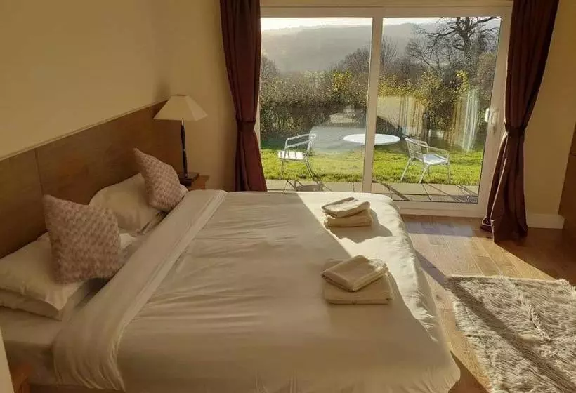 The Bear Inn And Burwash Motel