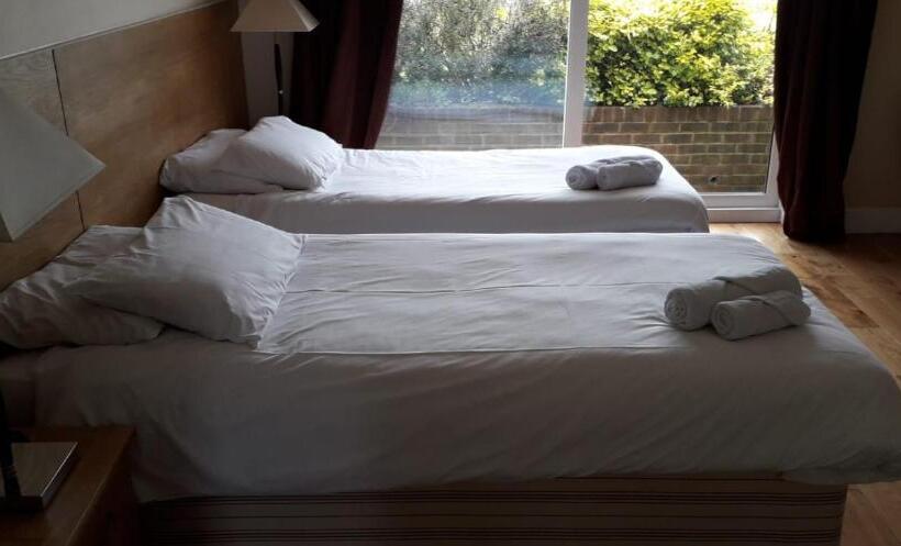 The Bear Inn And Burwash Motel