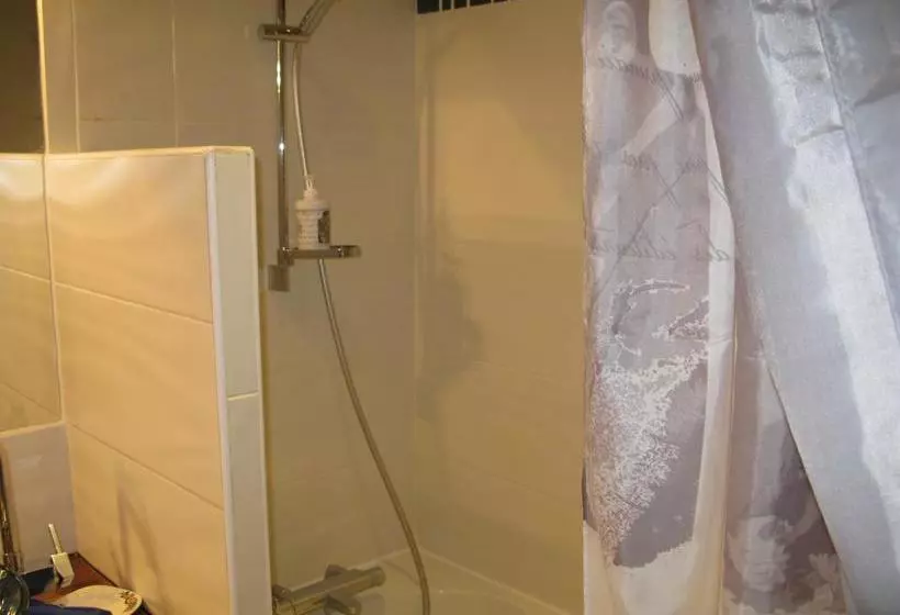 تختخواب و صبحانه Maison D Hôtes  L Echoppe & Les Toiles